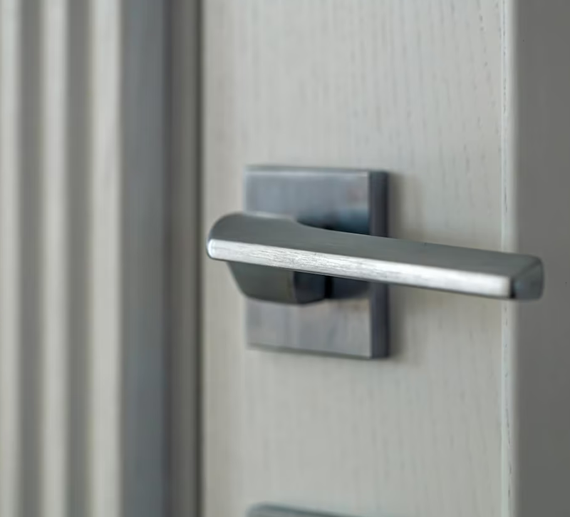 How to Fit a Door Handles