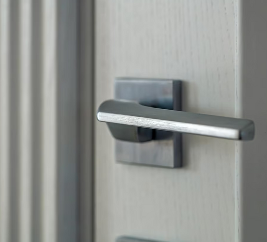 How to Fit a Door Handles