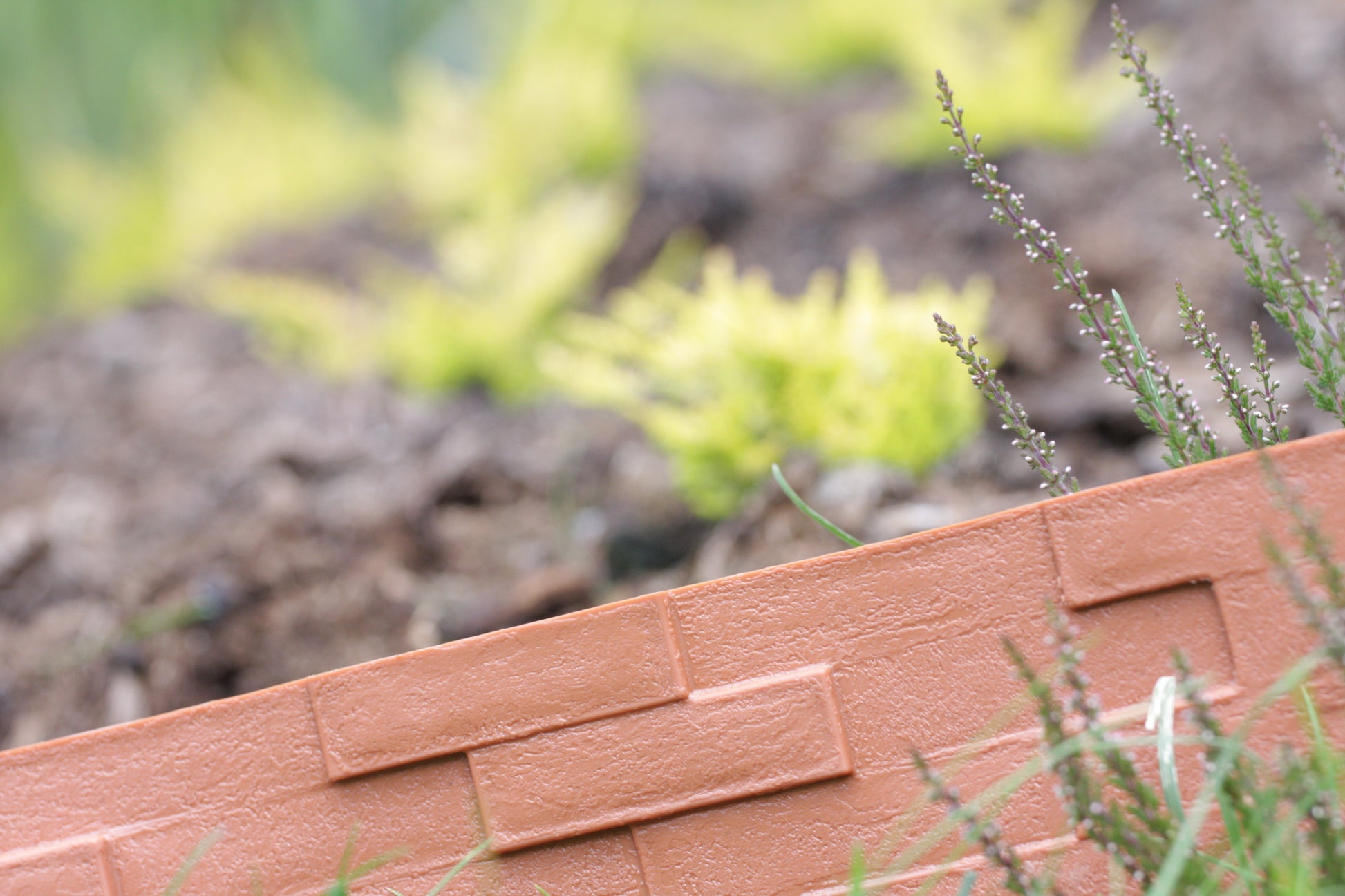 Lawn Edging, Plastic Palisade Slate Effect, 2.38m, Brown - Best4Trade-Retail Garden tools & Accesories