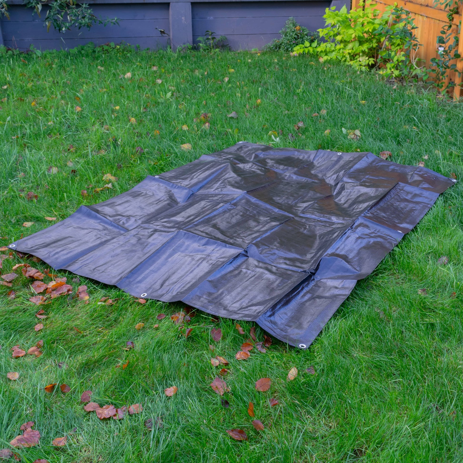 Black/Silver L-Grade Tarpaulin with 10m of 6mm Bungee Rope and 10 x Screw Type Tarp Clips - Best4Trade-Retail Tarpaulins