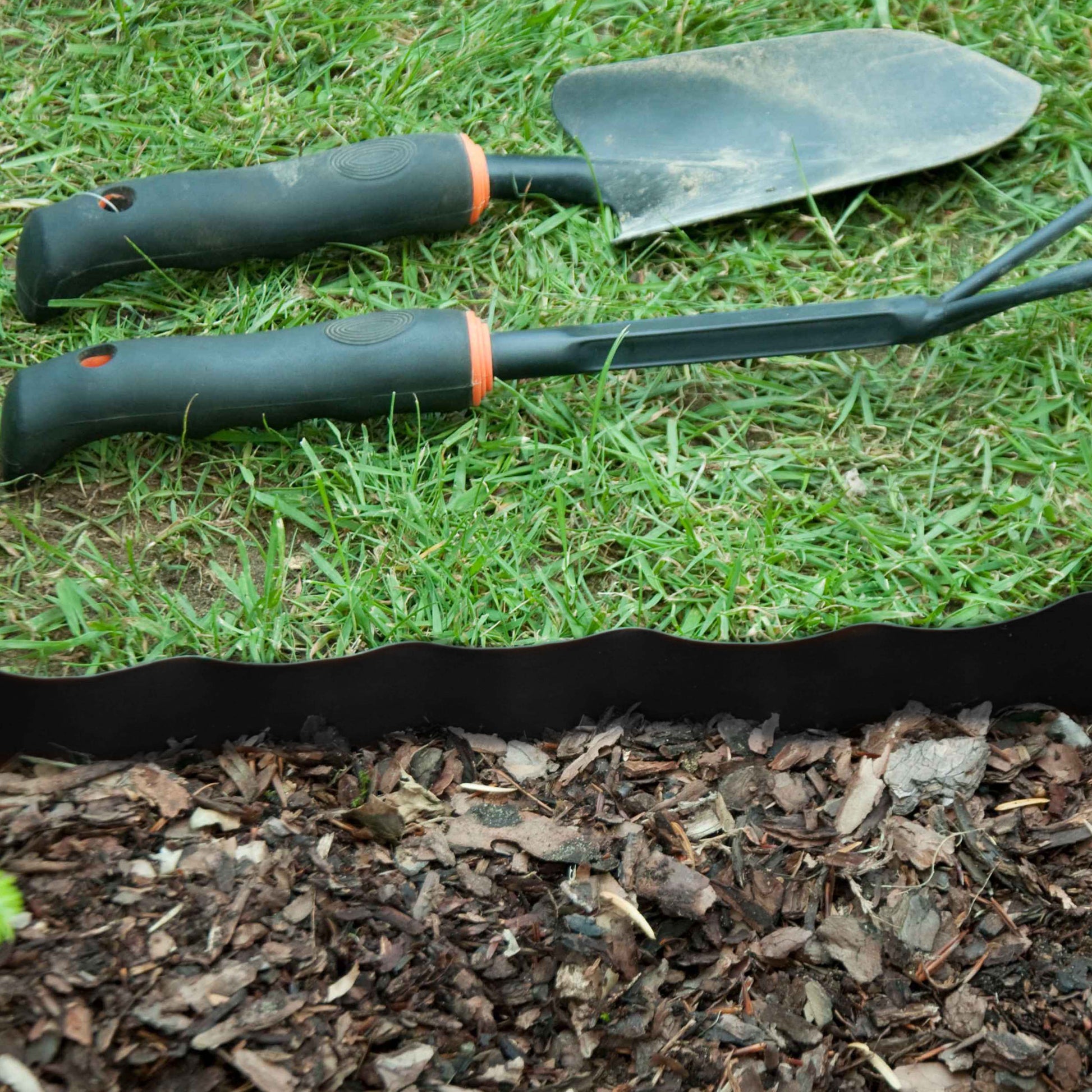 Wavy Plastic Garden Lawn Edging, H=15CM, L=9M, Black - Best4Trade-Retail Garden tools & Accesories