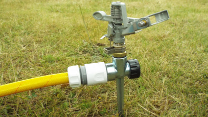 Pulsating Lawn Sprinkler - Metal with Metal Spike