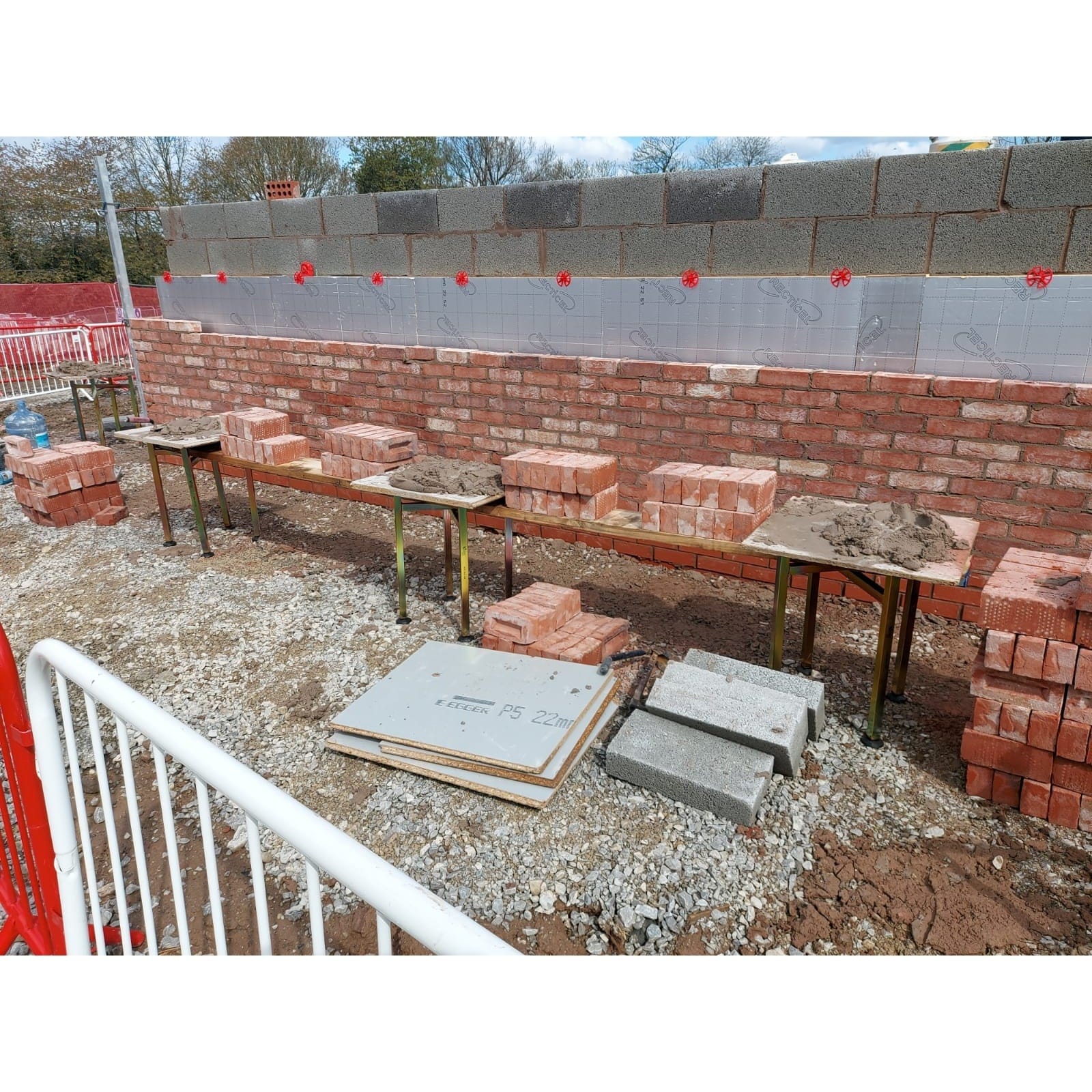 600mm high Mortar / Spot Board Stand - with feet - RHINOBUILD Bricklaying Tools