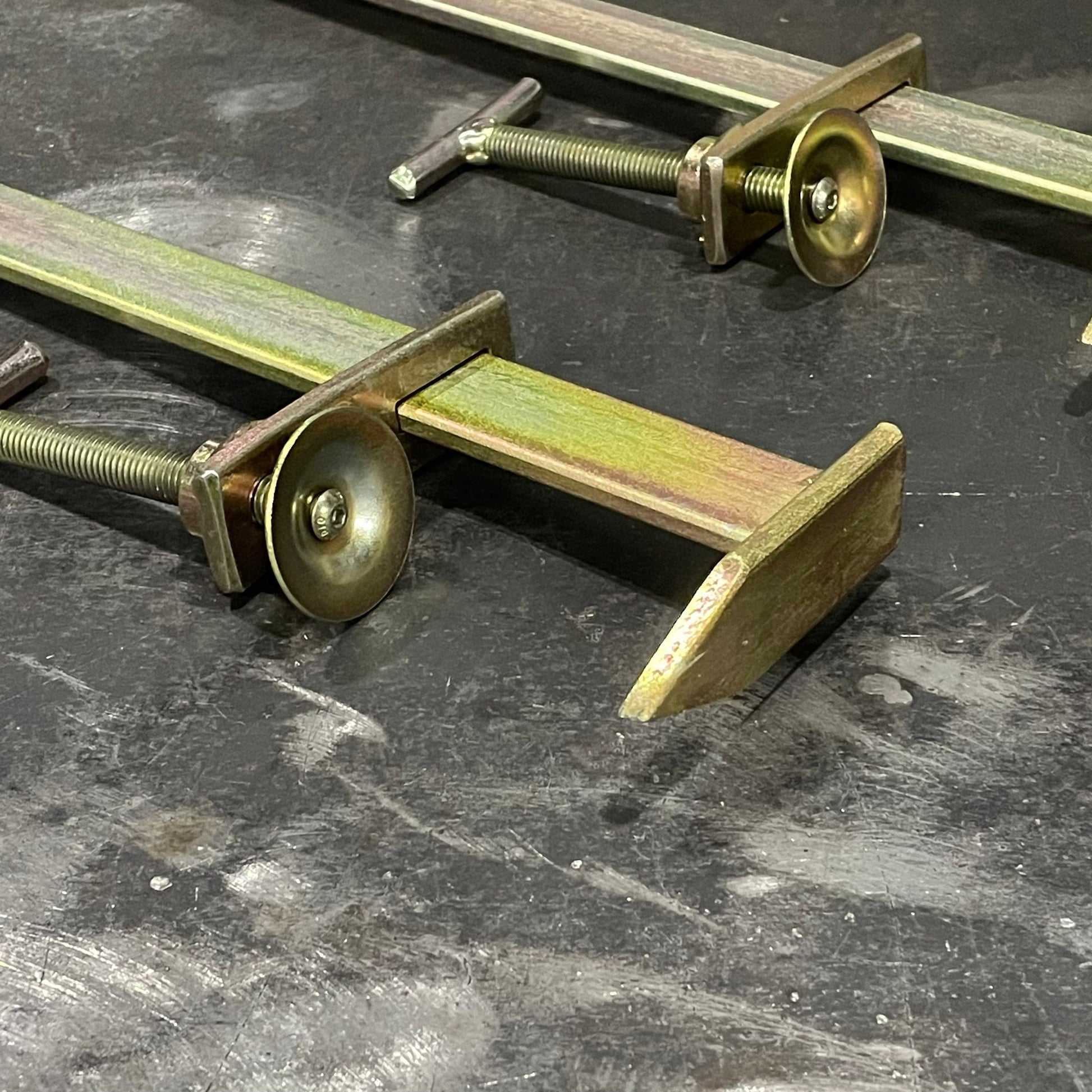 External Clamp - Spiked Sliding Clamp - RHINOBUILD Bricklaying Tools