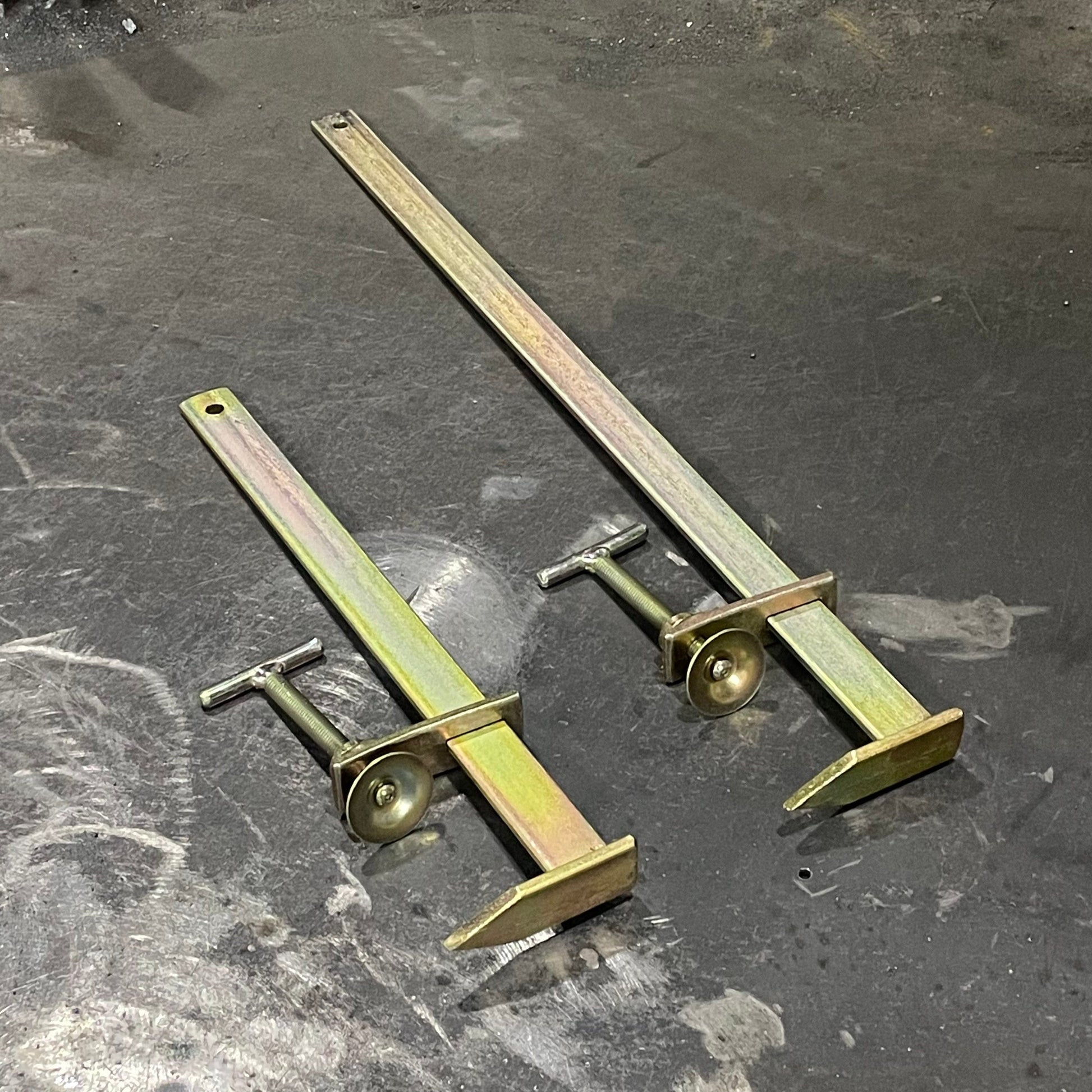 External Clamp - Spiked Sliding Clamp - RHINOBUILD Bricklaying Tools