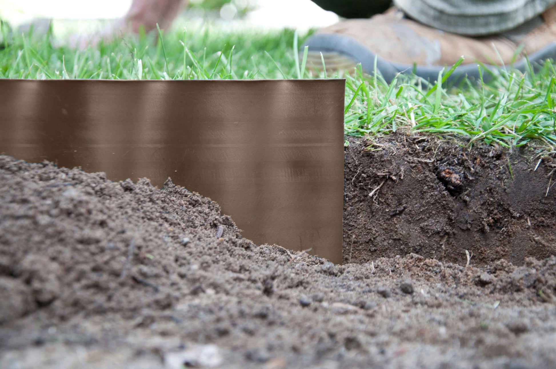 Wavy Plastic Garden Lawn Edging, H=25CM, L=9M, Brown - Best4Trade-Retail Garden tools & Accesories