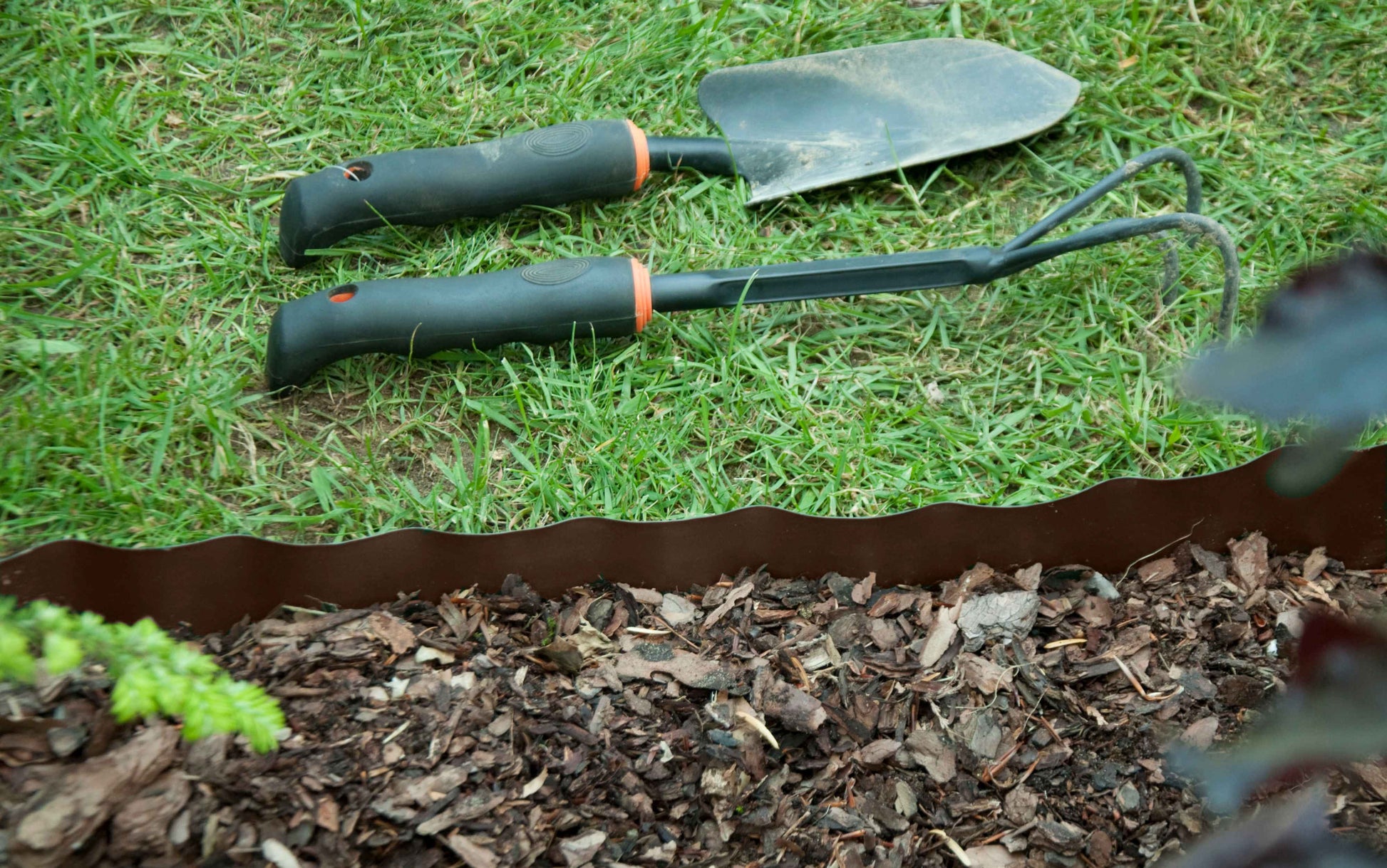 Wavy Plastic Garden Lawn Edging, H=15CM, L=9M, Brown - Best4Trade-Retail Garden tools & Accesories